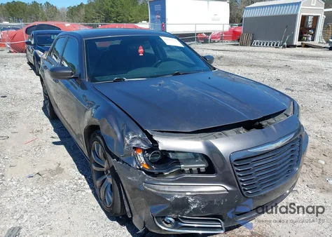 2014 Chrysler 300 300S z USA, uszkodzony, nr VIN 2C3CCABG2EH376713